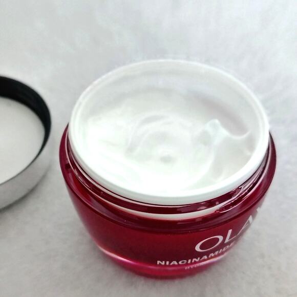 Olay Niacinamide + Peptide 24 Hydrating Moisturizer Cream Face Neck 1.7 oz. NEW - Picture 4 of 4